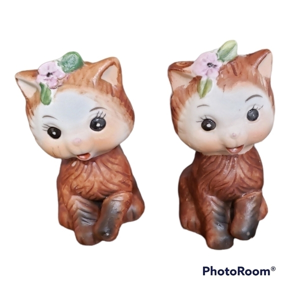 VINTAGE Kitty Salt and Pepper Shakers Set Kitschy Cat Pink Flowers Brown Cat - Picture 1 of 5